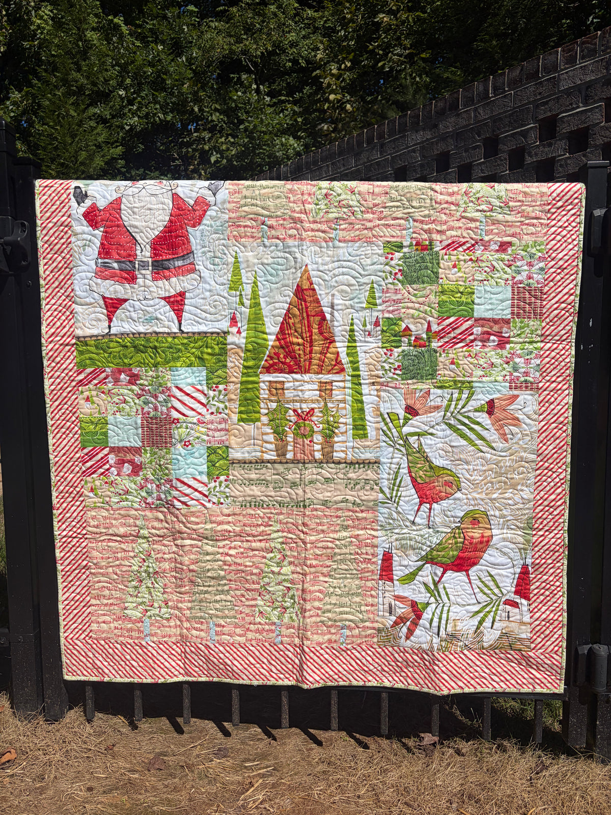 Vintage Style Lap Christmas Quilt